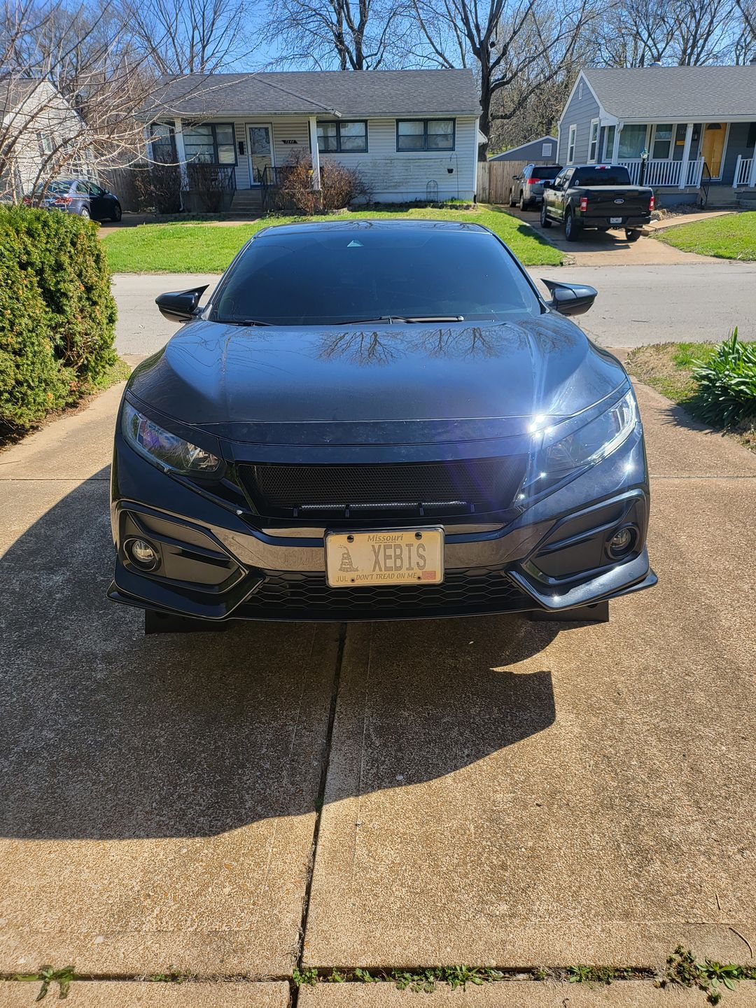 Customer photo review of Sports Grille w/ Steel Mesh - Glossy Black for 16-21 Honda Civic Sedan/Hatchback/FK8