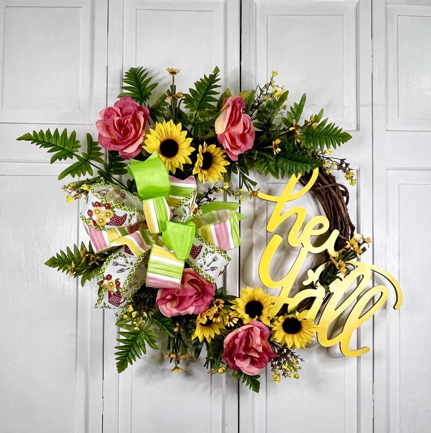 Customer photo review of 18" Round Grapevine Wreath - DECOE-038