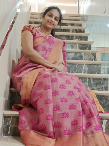 Customer photo review of Rubans Voguish Rose Gold-Plated Necklace