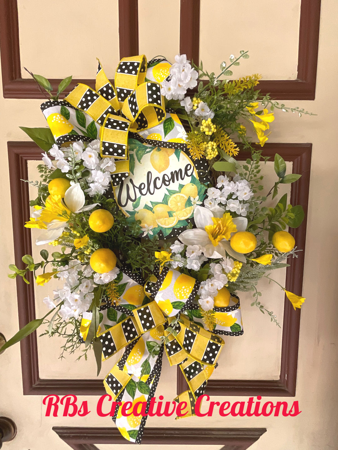 Customer photo review of 16" Oval Grapevine Wreath - DECOE-036