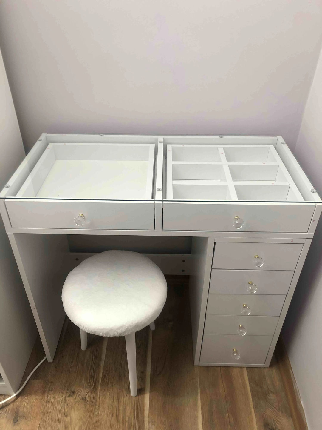Customer photo review of Rani BJ107 Makyaj Tuvalet Masası 7 Çekmeceli Cam Tablalı Takı Düzenleyici Beyaz