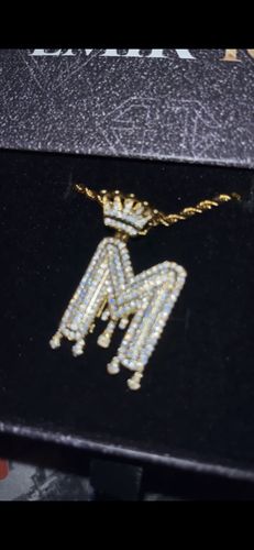 Customer photo review of COLLIER PENDENTIF LETTRE INITIALE DIAMANT COURONNE OR JAUNE