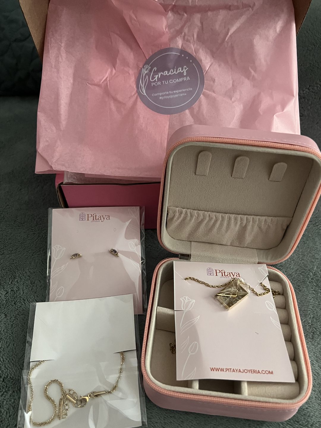 Customer photo review of Collar Mensaje Personalizado