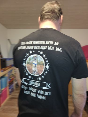 Customer photo review of Fass mein Herrchen / Frauchen nicht an - Google findet dich nicht - Individuelles Unisex Shirt Rückendruck