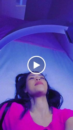 Customer video review of CosmoGlo Original Light Bundle + Phone Clip