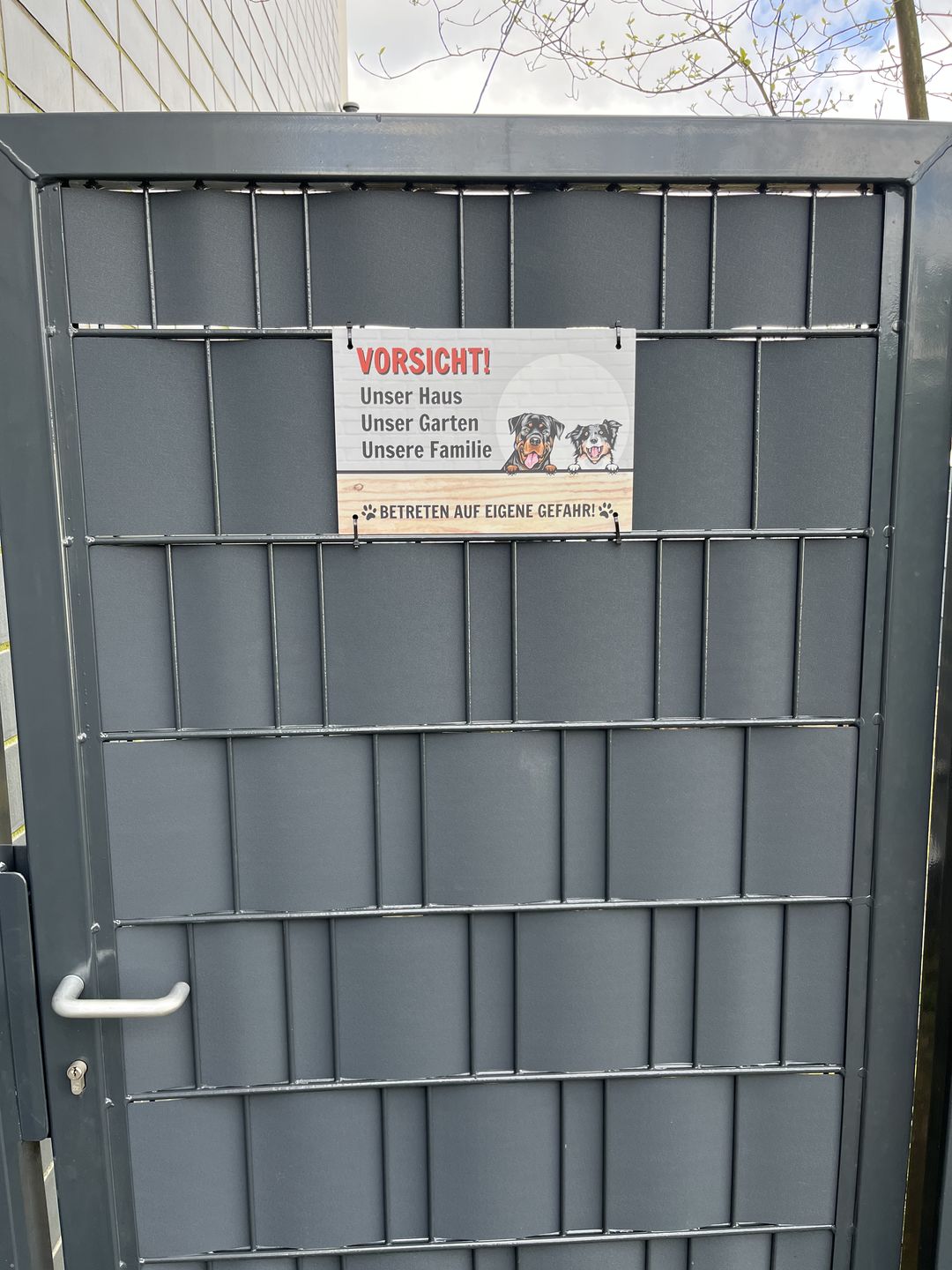 Customer photo review of Vorsicht - Individuelles Gartenschild