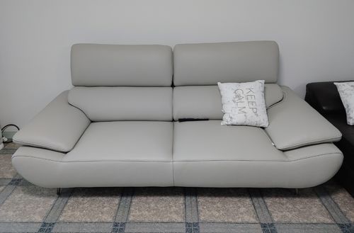 Customer photo review of DORIAN - Sofa văng da 2 chỗ tựa liền