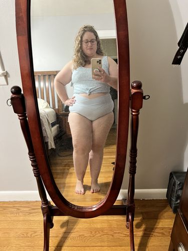 Customer photo review of Traveler Top | Powder Blue Leaf