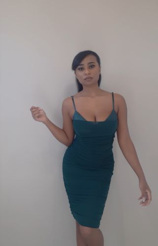 Customer photo review of Brittan Mid Length Dress (HUNTER GREEN)