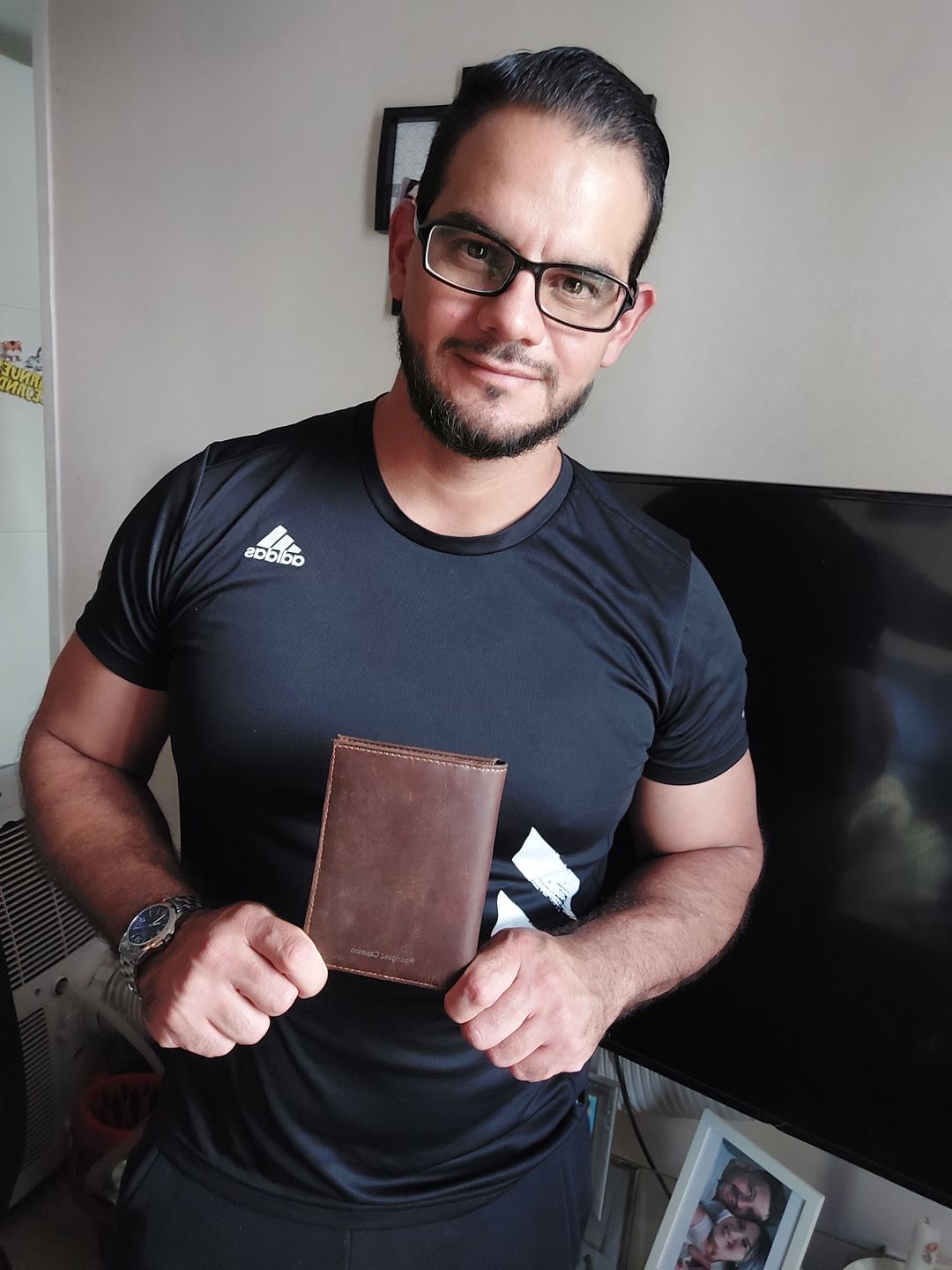 Customer photo review of Porta pasaporte single