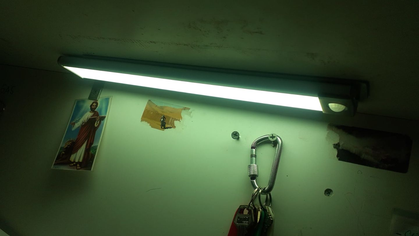 Customer photo review of Barra con Sensor Recargable - USB Luz Fría