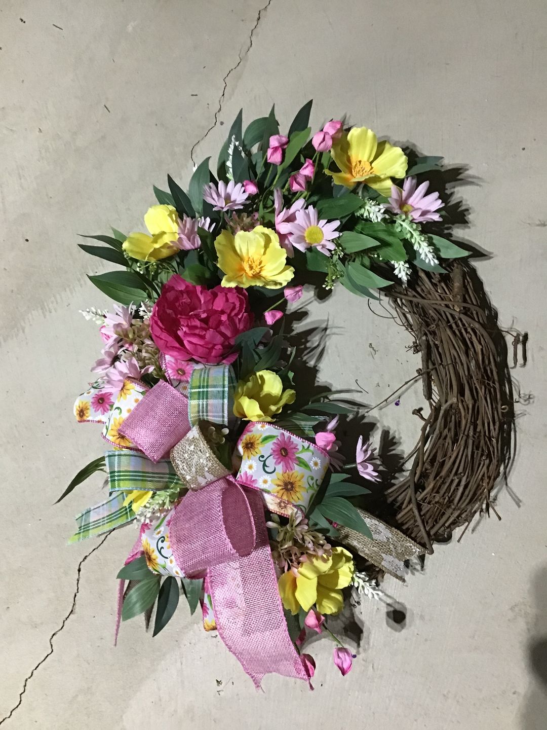 Customer photo review of 16" Round Grapevine Wreath - DECOE-035