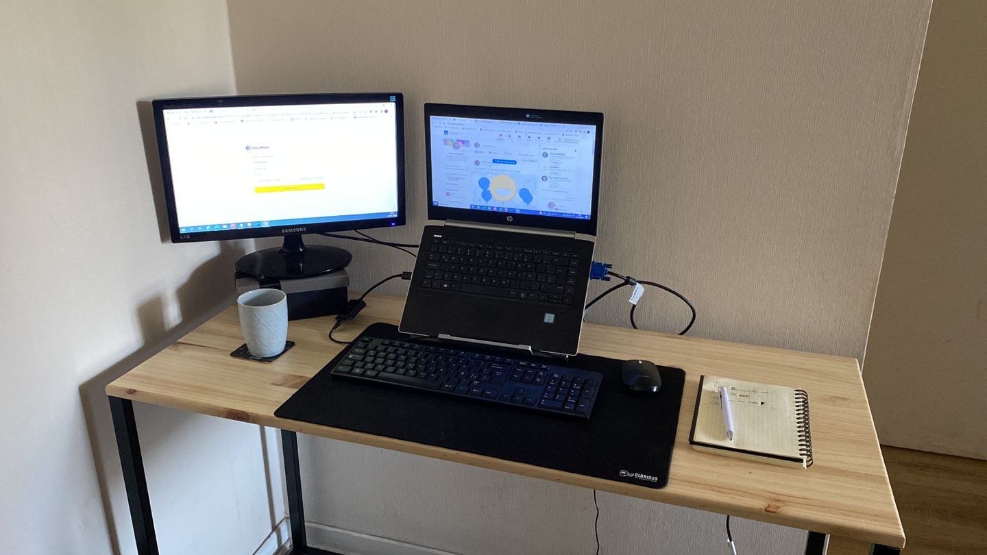Customer photo review of Escritorio Kallfu Since 2020
