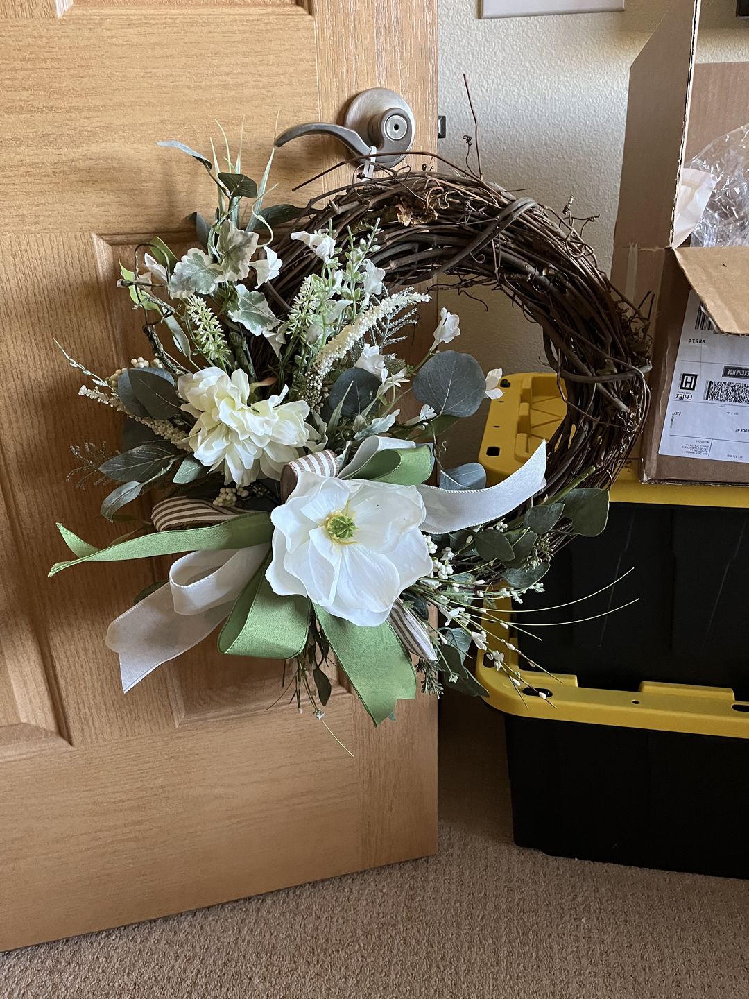 Customer photo review of 16" Round Grapevine Wreath - DECOE-035
