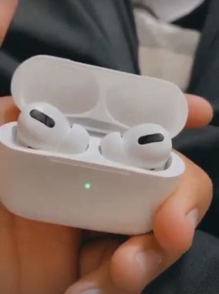 Customer photo review of AirPods Pro ANC