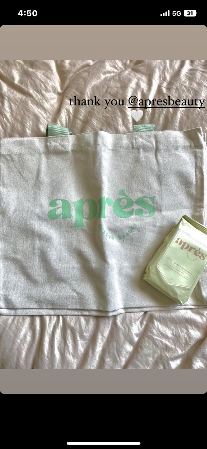 Customer photo review of Après Tote Bag