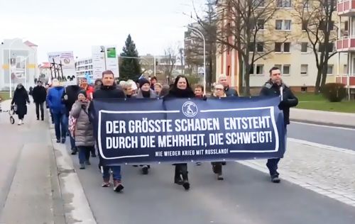 Customer photo review of BANNER / PVC-PLANE extralang 3m x 1m • DER GRÖSSTE SCHADEN ENTSTEHT DURCH DIE MEHRHEIT, DIE SCHWEIGT!