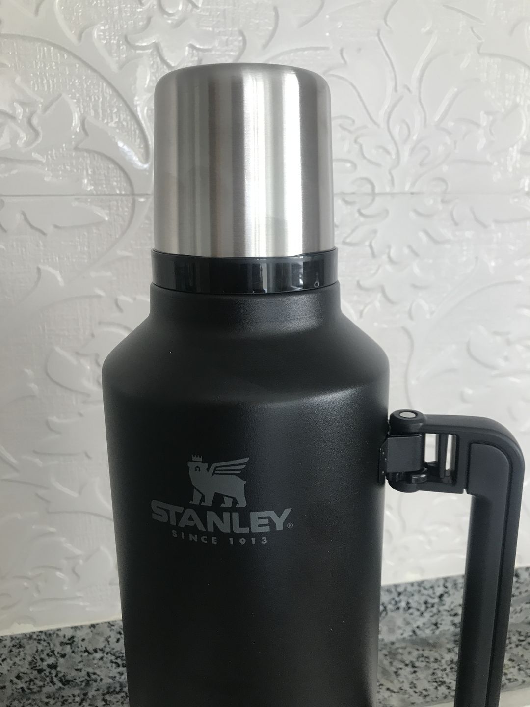 Customer photo review of Stanley Classic Legendary Bottle 2.3 L Siyah