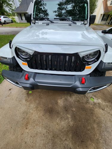 Customer photo review of Gladiator Vader Grille w/ Mesh - Black & White for 18-23 Jeep Wrangler JL & Gladiator JT