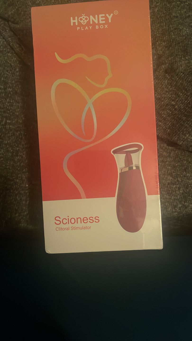 Customer photo review of SCIONESS Sucking and Licking Clitoral Stimulator