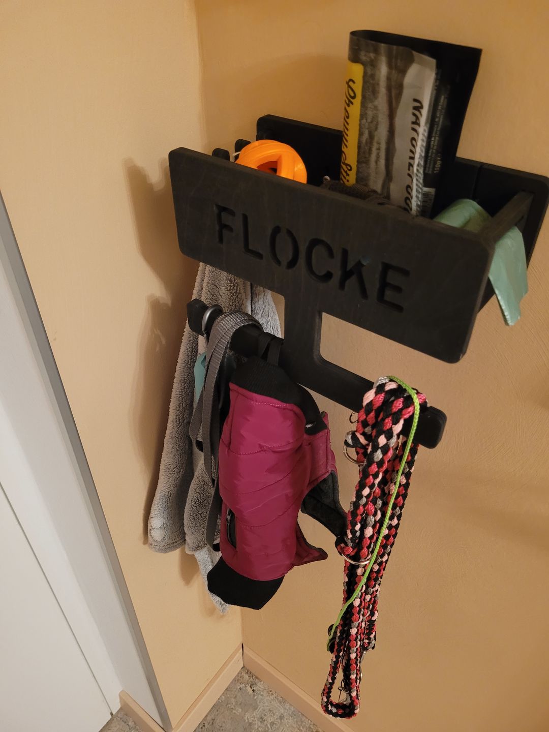 Customer photo review of PERSONALISIERUNG: Hundegarderobe L