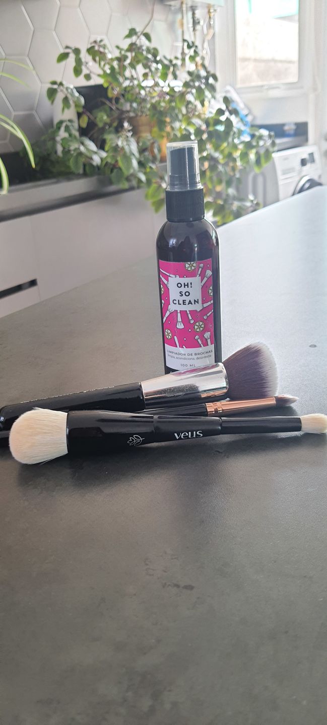 Customer photo review of ✭OH! SO CLEAN✭  limpiador instantáneo de brochas 100ml