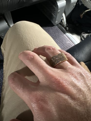 Customer photo review of Square micro-inlaid zirconium ring