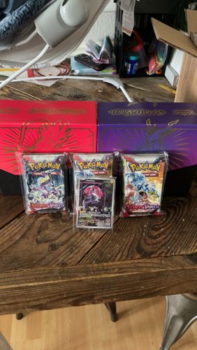 Customer photo review of Pokémon TCG: Scarlet & Violet Elite Trainer Box (Presale)