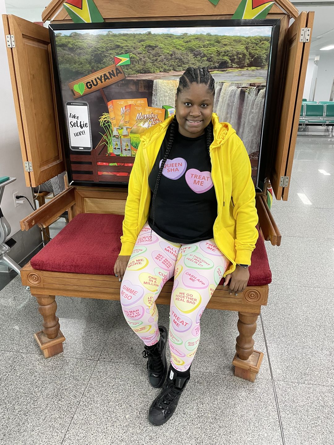 Customer photo review of "Valentine Sweetheart Candy" Leggings