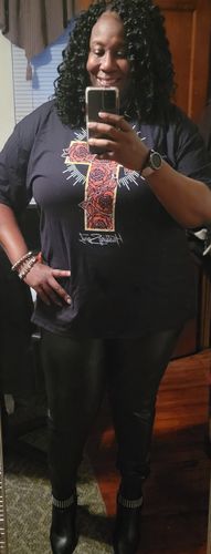 Customer photo review of Rose Cross Vintage Graphic Unisex T-Shirt (S-3XL)