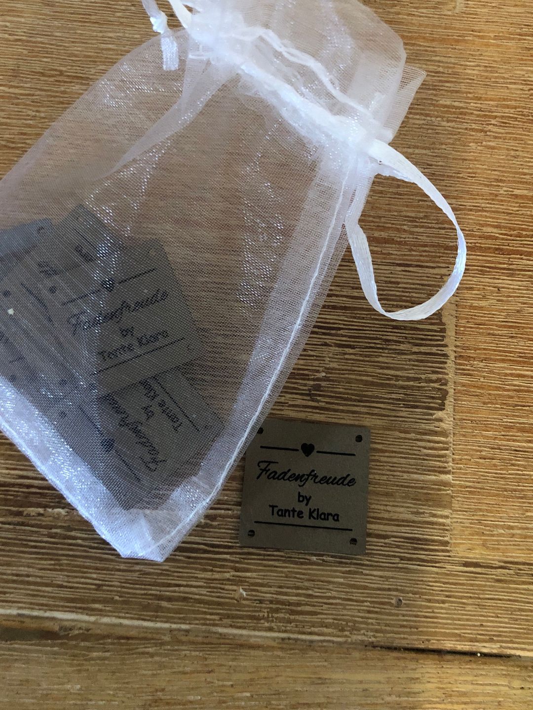 Customer photo review of Kunstleder Labels personalisiert mit Name oder Logo