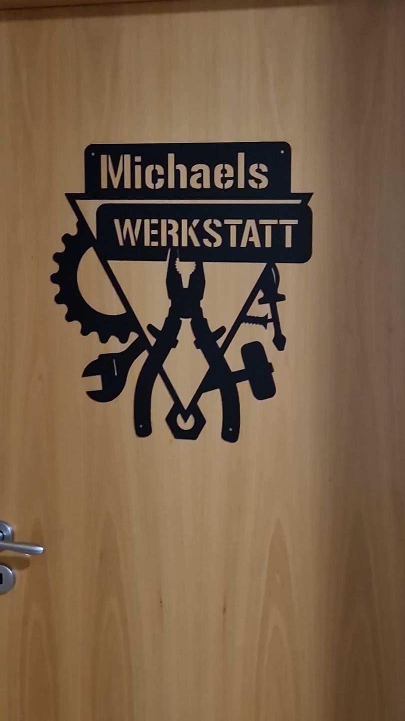 Customer photo review of Werkstattschild - Dreieck aus edlem Stahl (personalisierbar)