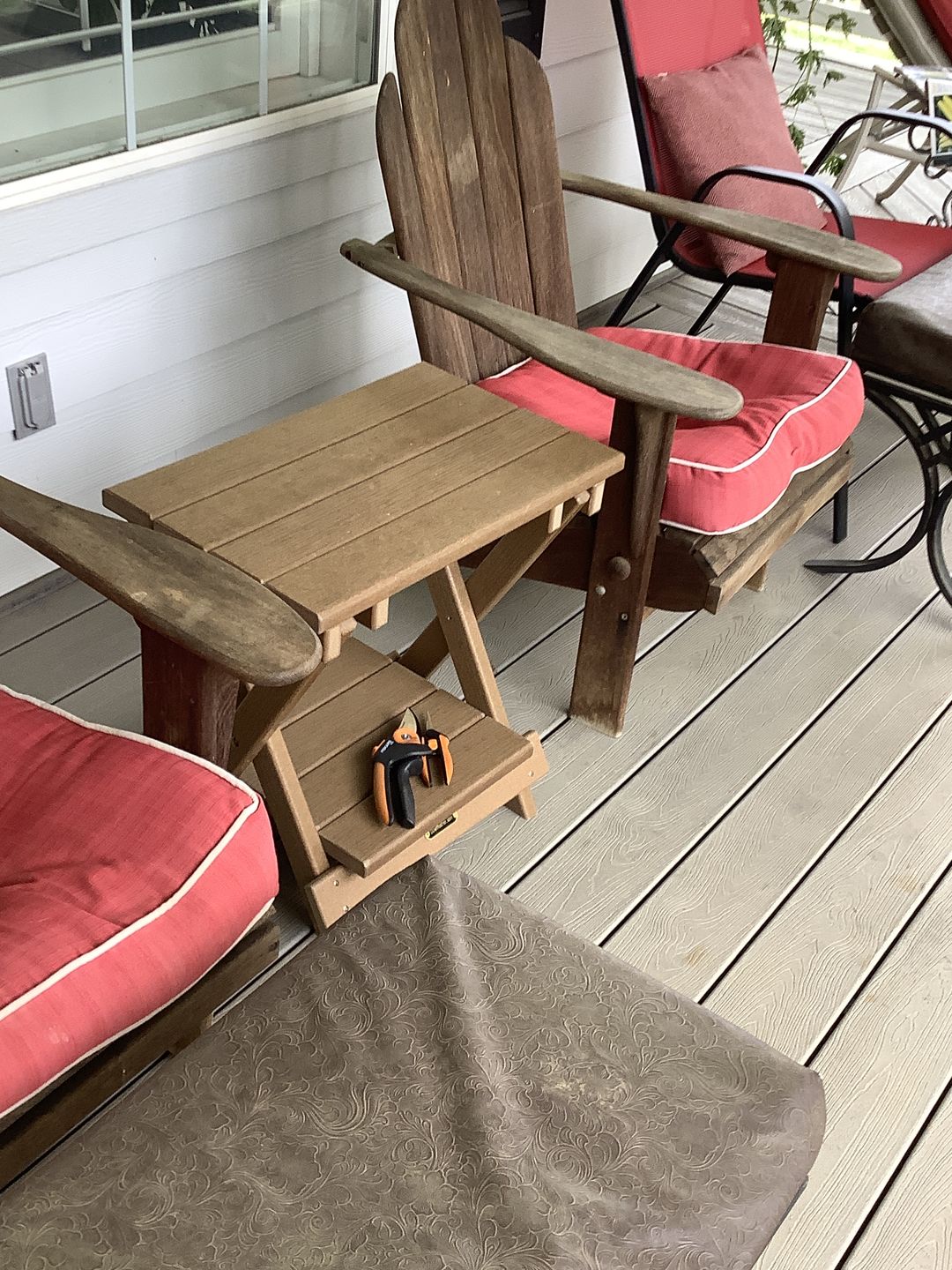 Customer photo review of QUICK SHIP - DuraWeather Poly® Folding Deluxe End Table w/ Removable Tray - (21"L x 14"W x  21"H inches) Ships Fully Assembled