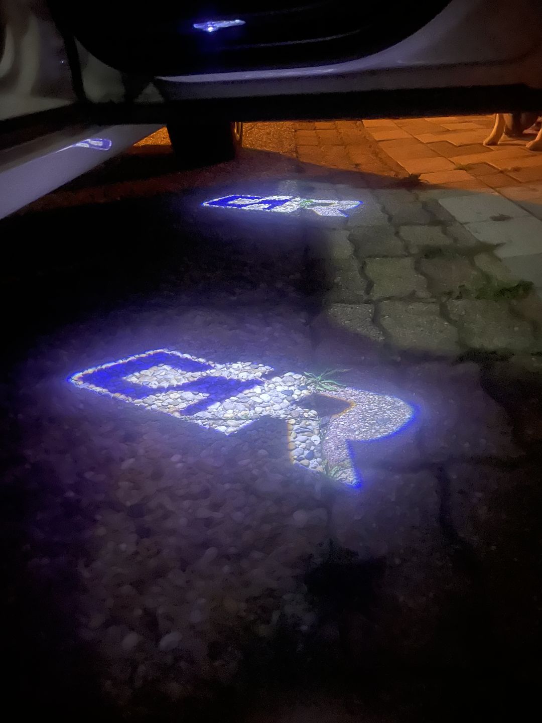 Customer photo review of Volkswagen Door lights R Logo  Nr. 36  ( quantity 1 = 2 Logo Film / 2 door lights)
