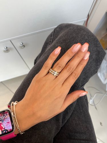 Customer photo review of 18k Crystal Band Ring