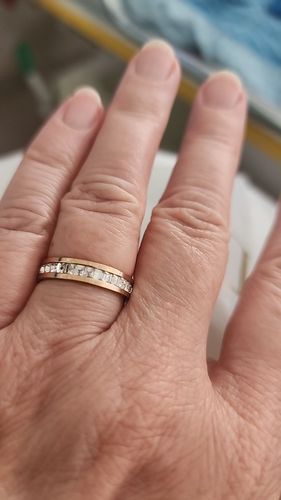 Customer photo review of 18k Crystal Band Ring
