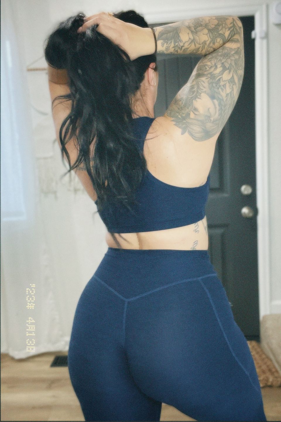 Customer photo review of Dream Leggings with Pockets - Deep Blue