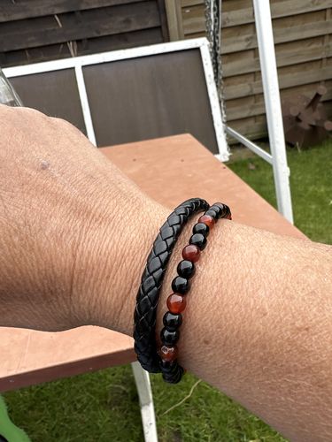 Customer photo review of Modisches armband für den mann aus naturstein