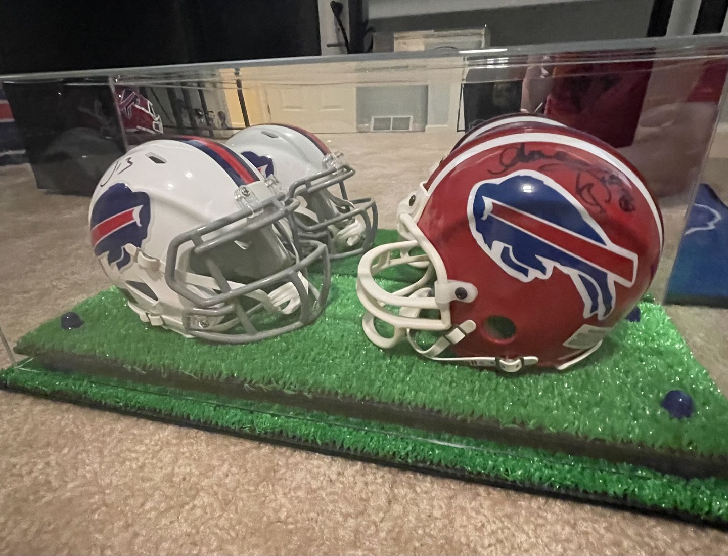 Customer photo review of 2 Mini Helmet or Mini Football with Mini Helmet Display Case - Mirror (V46/A019)