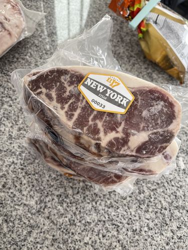 Reseña con foto de un cliente sobre New York Steak