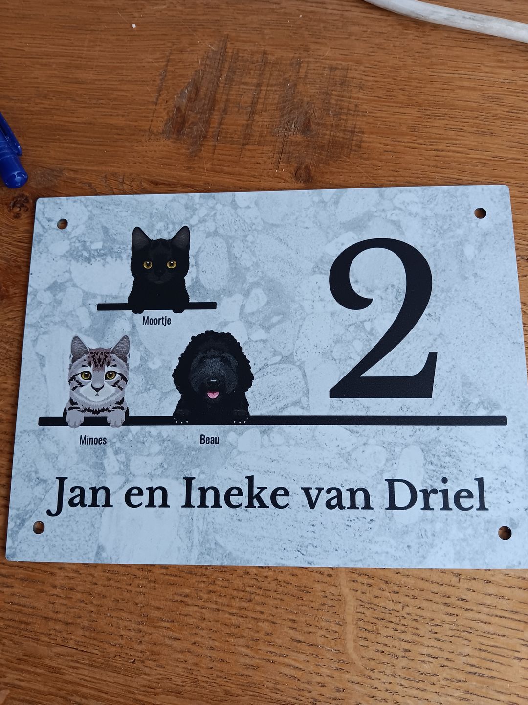 Customer photo review of Huisnummer met marmerlook - Gepersonaliseerd deurbordje