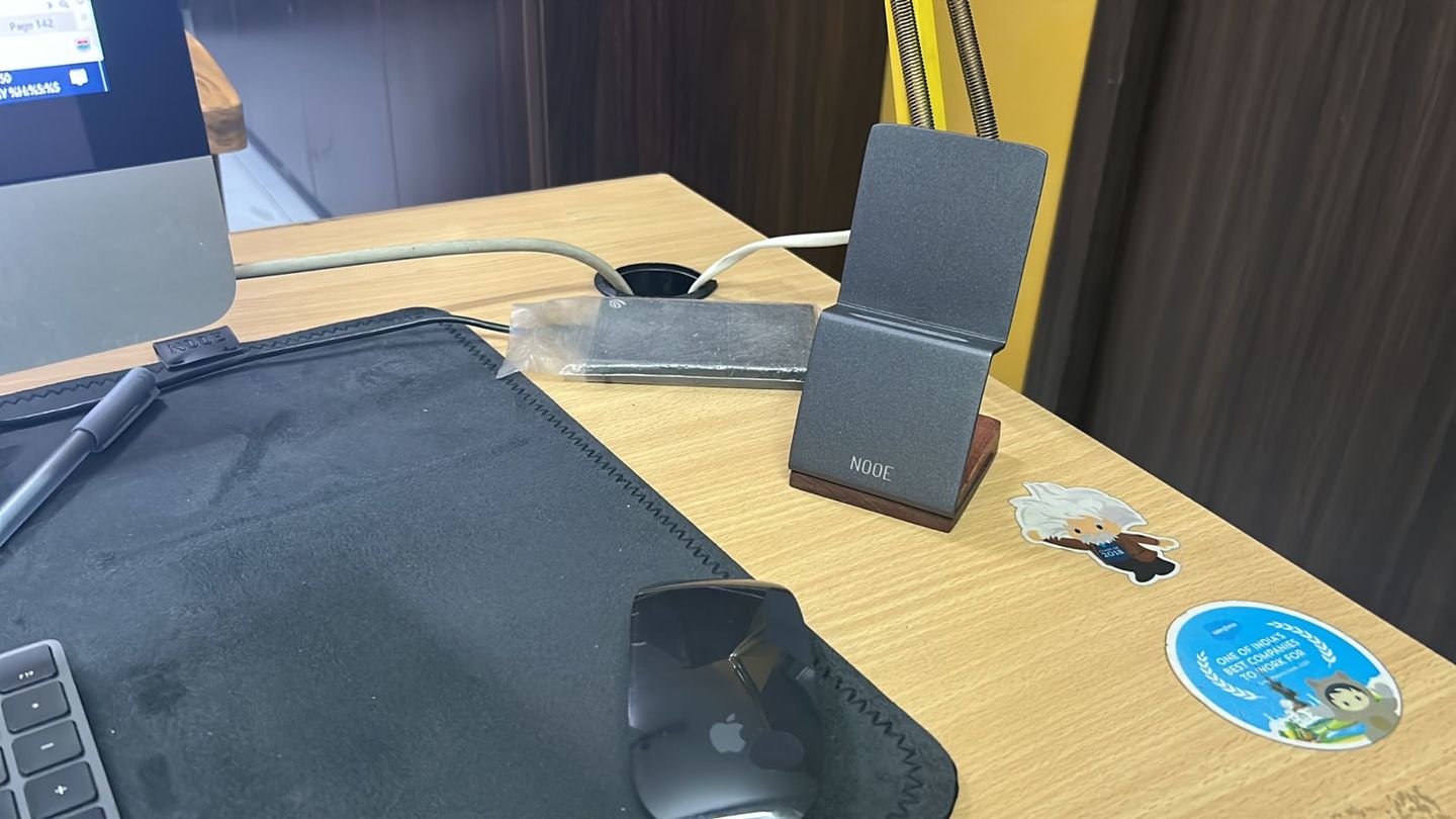 Customer photo review of HANDS-ON MOBILE STAND