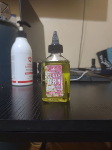 Customer photo review of SATURDAY MORNING BODY DUO | BUTTER BODY BALM + GLAZE DRY BODY OIL