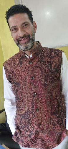 Customer photo review of Pashtush Mens Woven Jacquard Structured Waistcoat, Slim Fit
