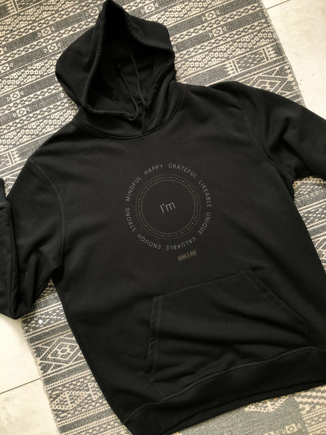 Customer photo review of Damen Hoodie regular fit "I'M HAPPY GRATEFUL" Bio-Baumwolle
