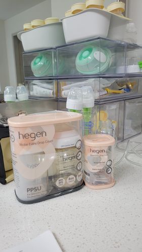 Customer photo review of Hegen PCTO™ 240ml/8oz Feeding Bottle PPSU, 2-Pack with 2 x Medium Flow Nipple (3 to 6 months)