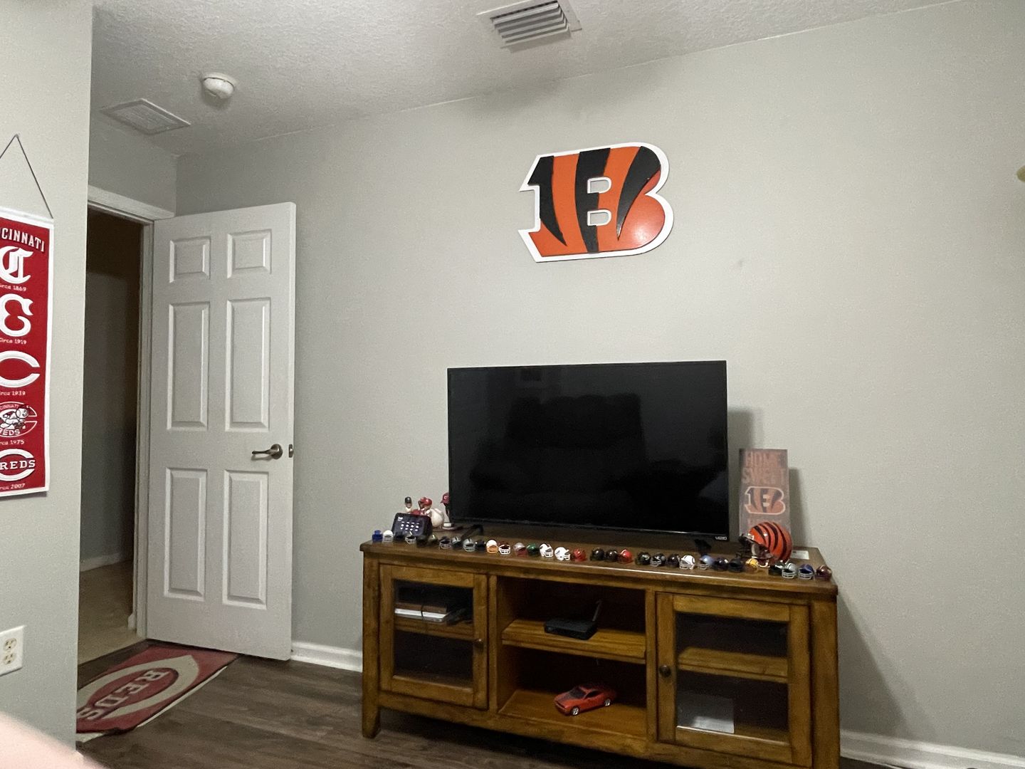 Customer photo review of Cincinnati Bengals "Striped B" 3D Vintage Metal Wall Art