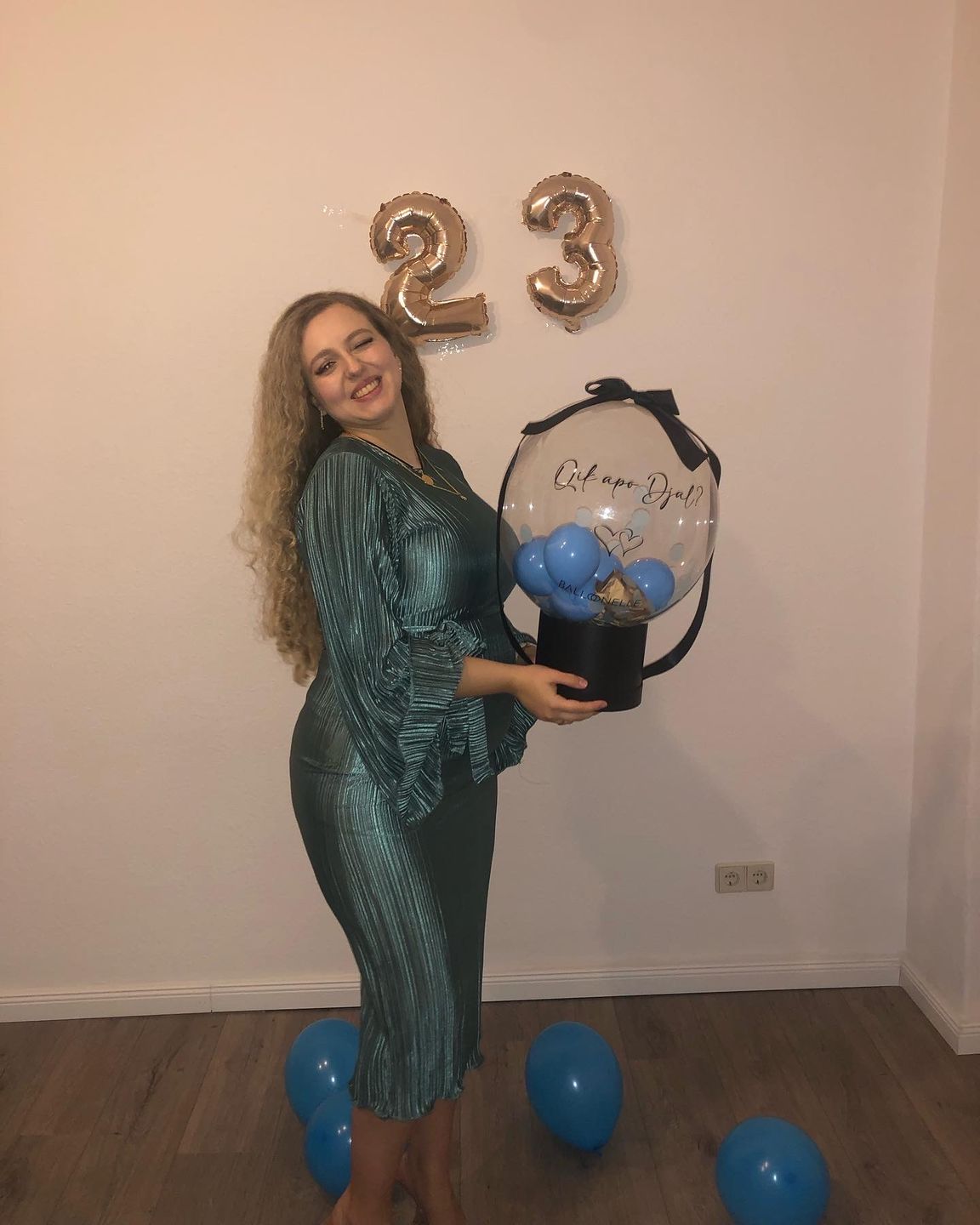 Customer photo review of Pop Up Gender Reveal Ballon