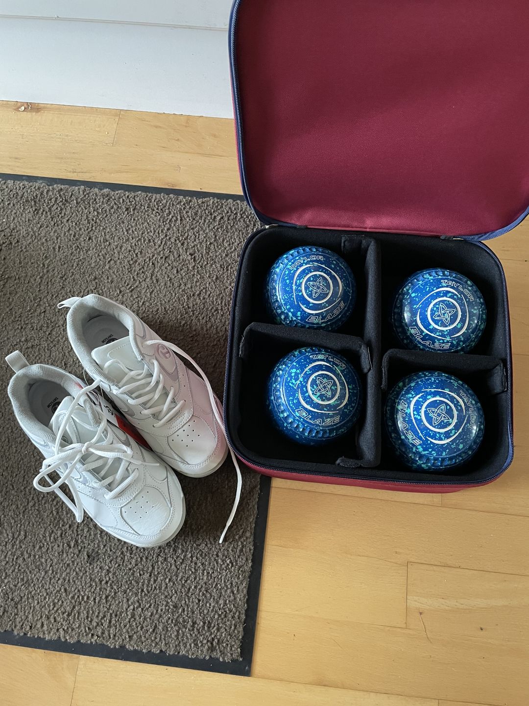 Customer photo review of Taylor Bowls Apollo Shoe Ladies 'Trainer Style'