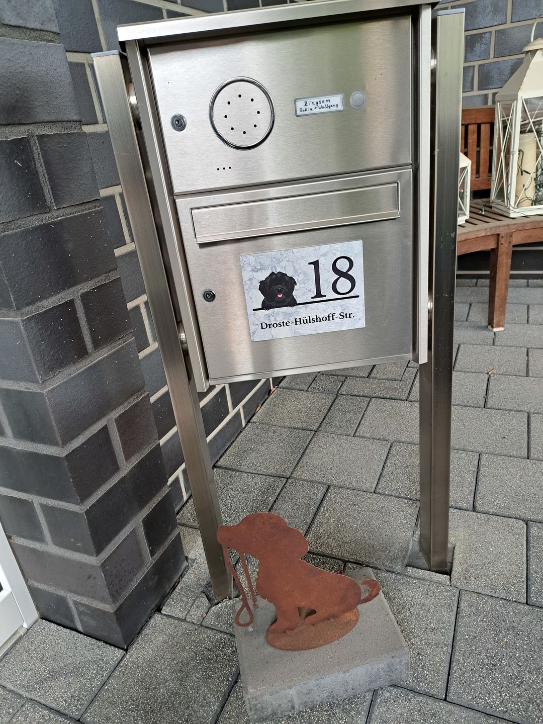 Customer photo review of Hausnummer mit Marmoroptik - Individuelles Türschild